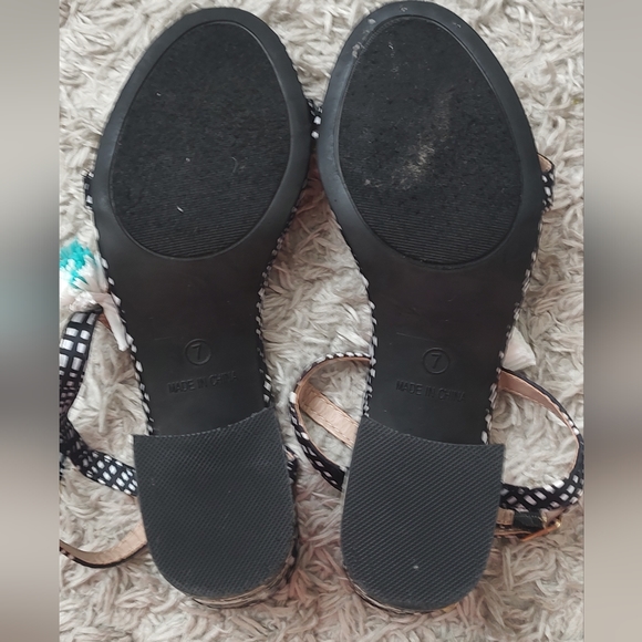 Betsey Johnson DYNAH Embellished Sandals Heels Shoes Tassel Shells Size 7 - Picture 7 of 11